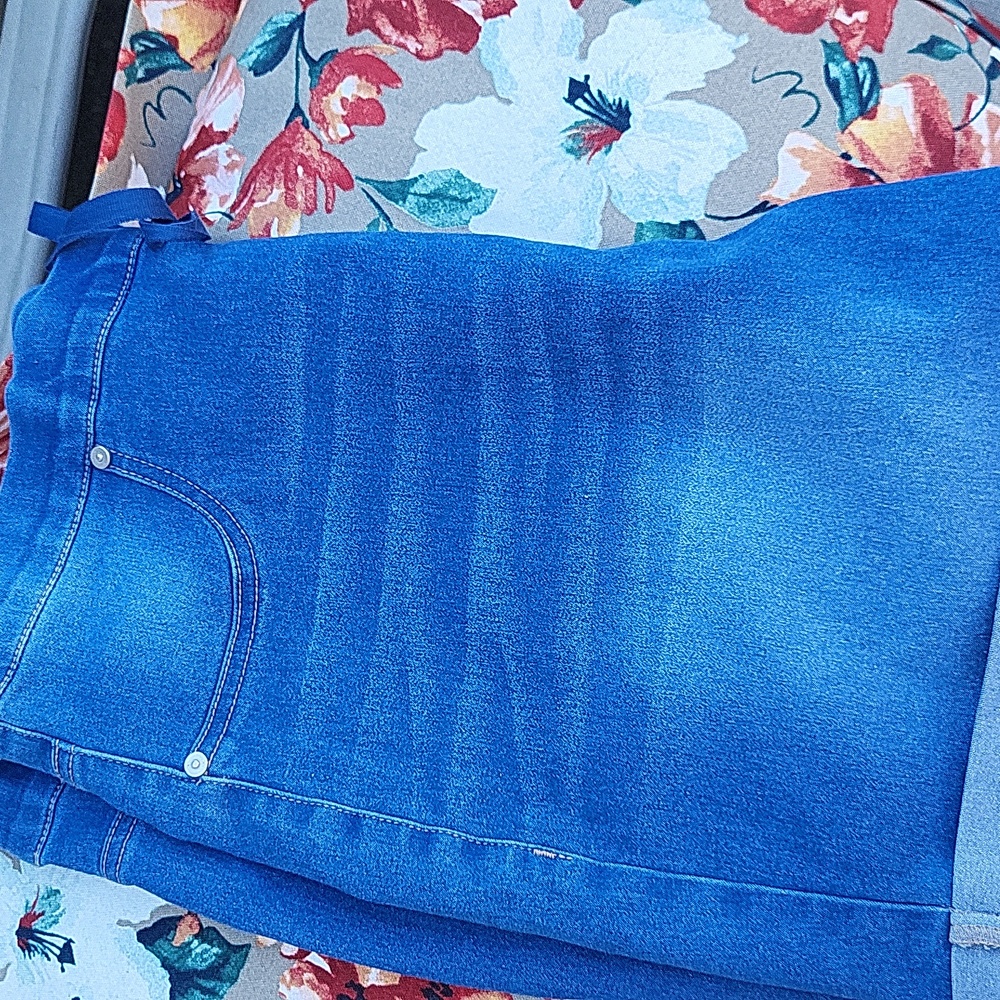 SALE 5/$20 Just be Stretch shorts (xl)